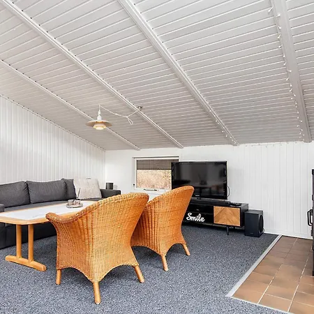 Two-bedroom In 4 Holiday home *