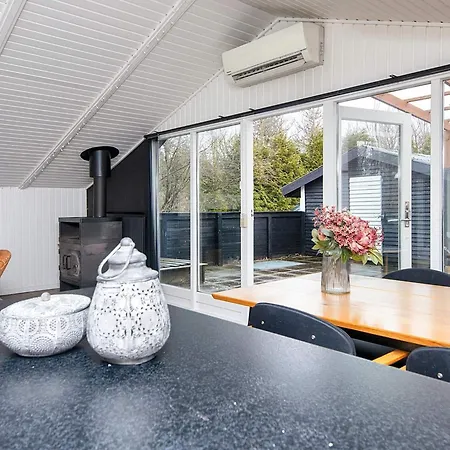 Two-bedroom In 4 * Ansager