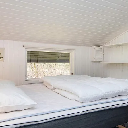 Holiday home Two-bedroom In 4 *